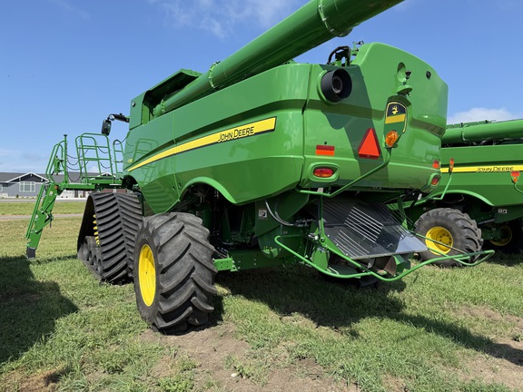 2023 John Deere S780 Combine