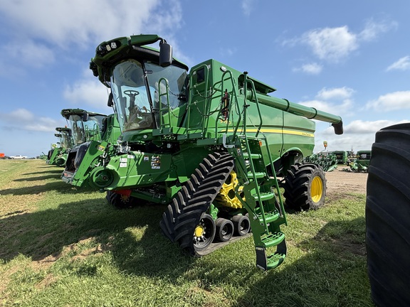 2023 John Deere S780 Combine