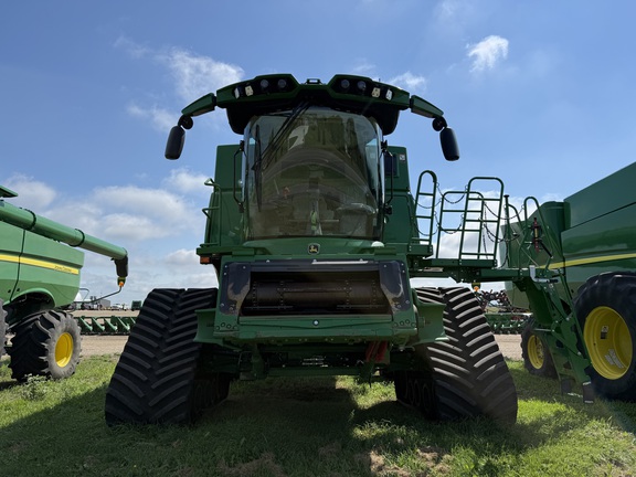 2023 John Deere S780 Combine