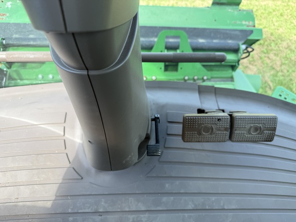 2023 John Deere S780 Combine