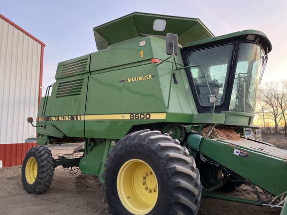 1994 John Deere 9600 Combine