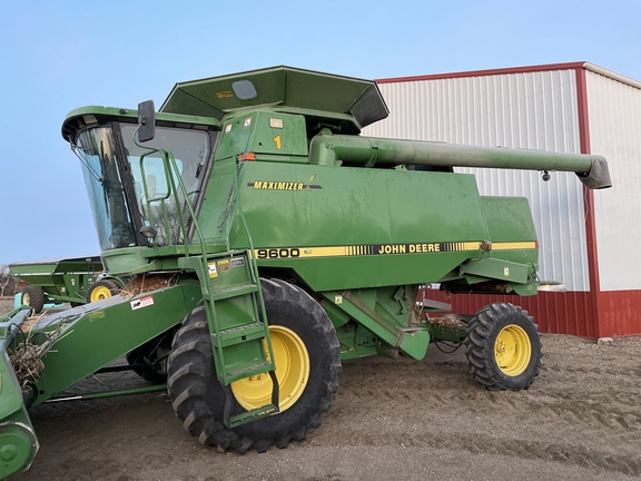 1994 John Deere 9600 Combine