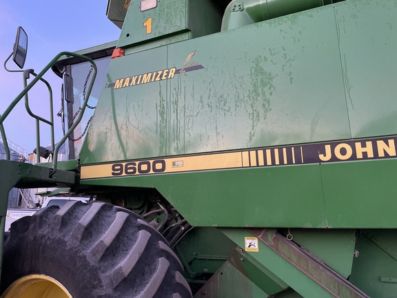 1994 John Deere 9600 Combine