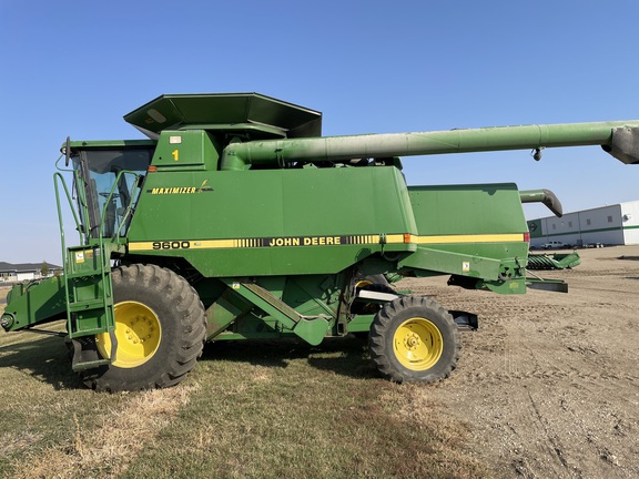 1994 John Deere 9600 Combine