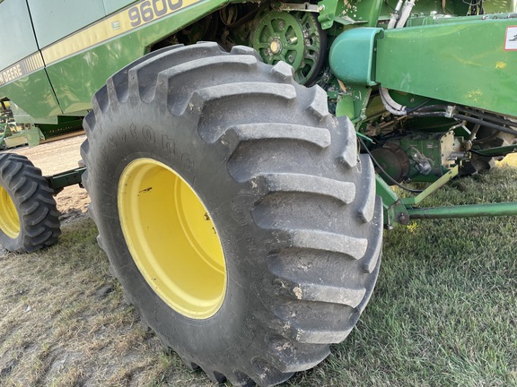 1994 John Deere 9600 Combine