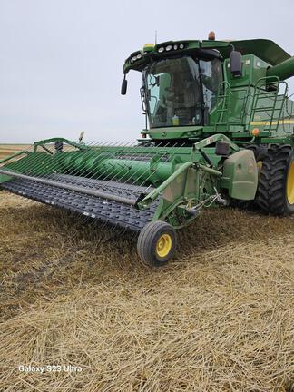 2018 John Deere 615P Header Combine