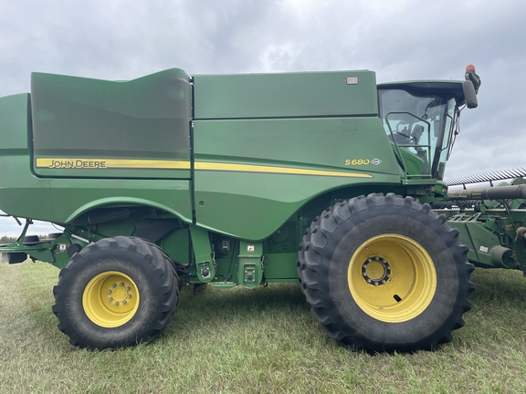 2017 John Deere S680 Combine