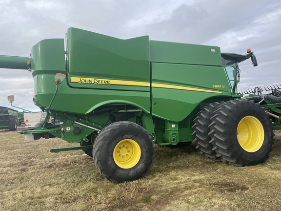 2017 John Deere S680 Combine