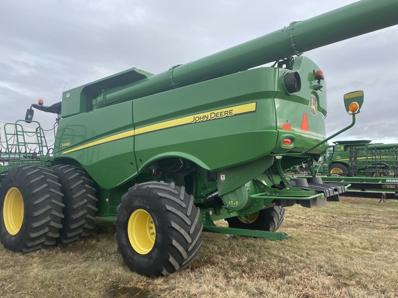 2017 John Deere S680 Combine