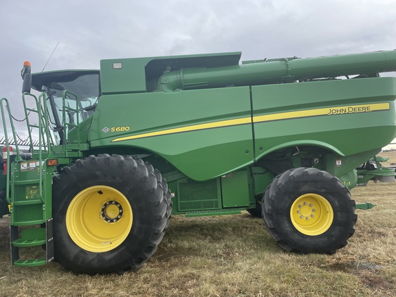 2017 John Deere S680 Combine