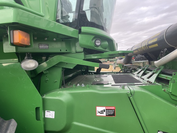 2017 John Deere S680 Combine