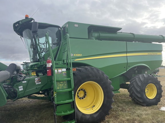 2017 John Deere S680 Combine