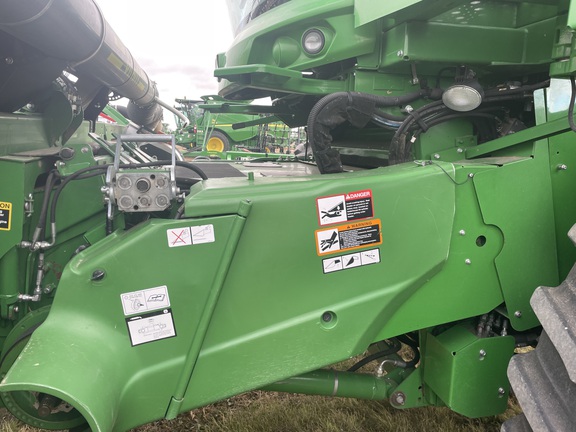 2017 John Deere S680 Combine