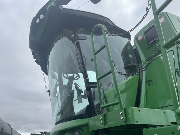 2017 John Deere S680 Combine