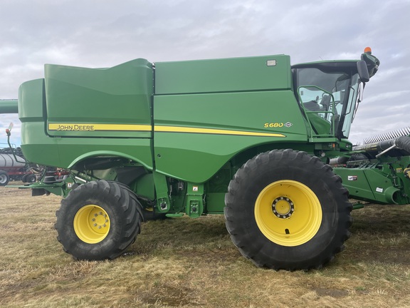 2017 John Deere S680 Combine