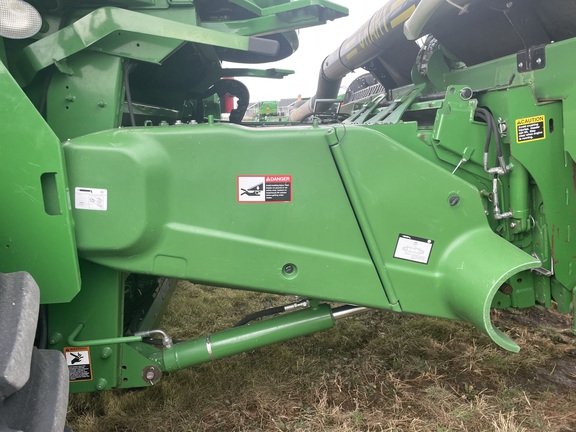 2017 John Deere S680 Combine