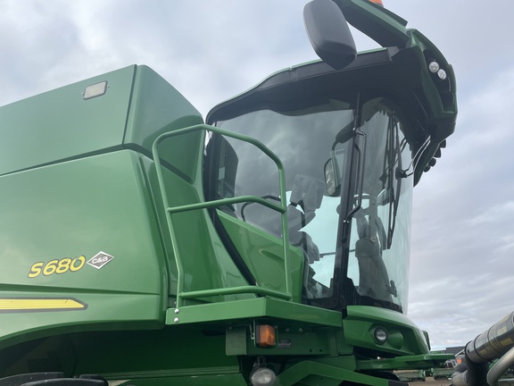 2017 John Deere S680 Combine