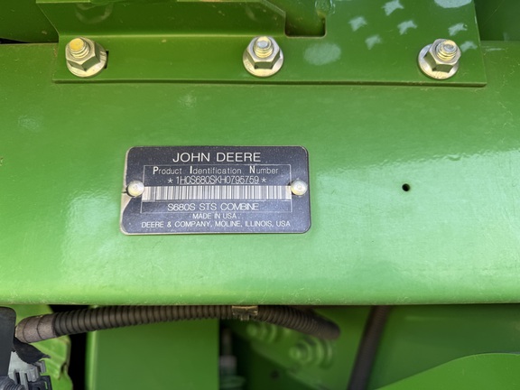 2017 John Deere S680 Combine