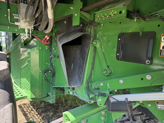 2017 John Deere S680 Combine