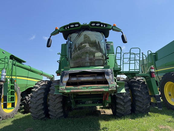 2017 John Deere S680 Combine