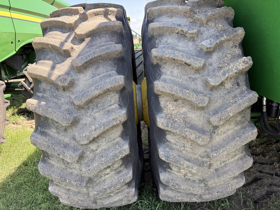 2017 John Deere S680 Combine