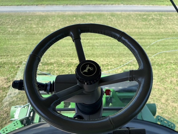 2017 John Deere S680 Combine