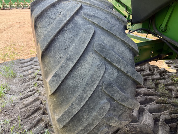 2017 John Deere S680 Combine