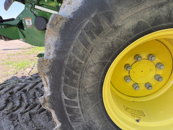 2017 John Deere S680 Combine