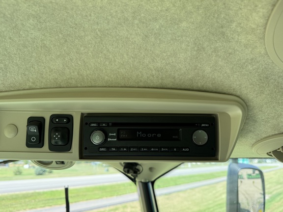 2017 John Deere S680 Combine