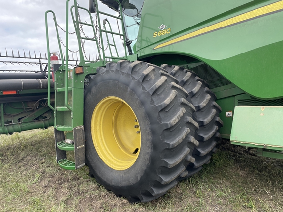 2017 John Deere S680 Combine