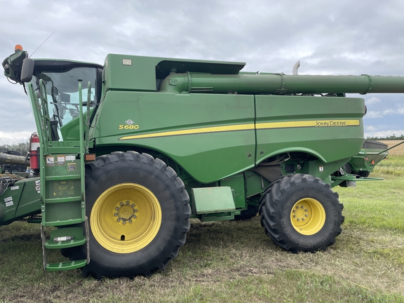 2017 John Deere S680 Combine