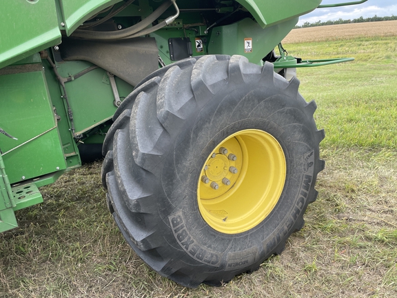 2017 John Deere S680 Combine