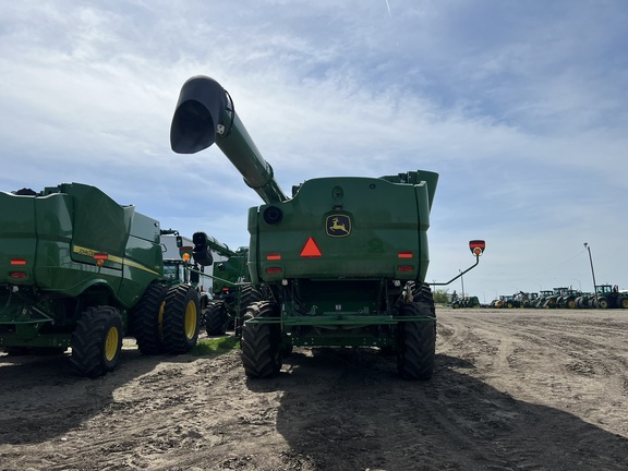 2022 John Deere S780 Combine