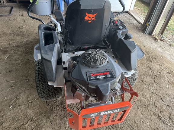 2022 Bobcat zt 2000 Mower/Zero Turn