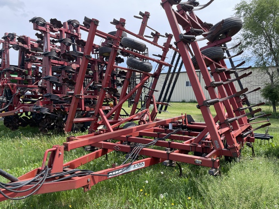 1998 Case IH 4300 Field Cultivator