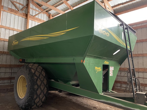 2007 Demco 800 Grain Cart