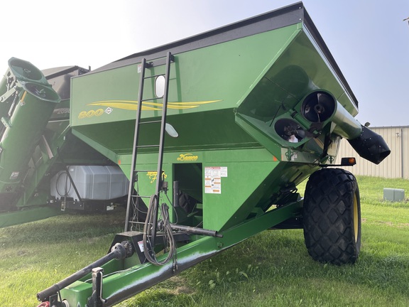 2007 Demco 800 Grain Cart