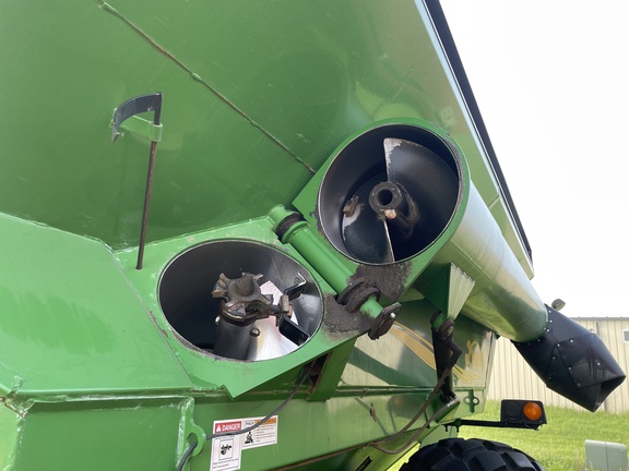 2007 Demco 800 Grain Cart