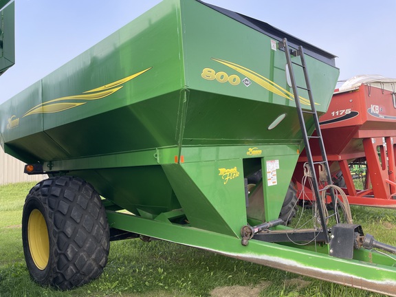 2007 Demco 800 Grain Cart