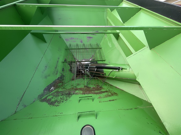 2007 Demco 800 Grain Cart