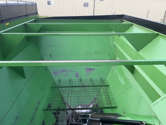 2007 Demco 800 Grain Cart