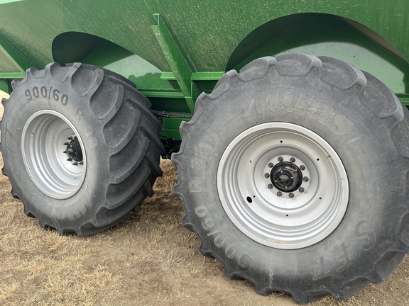 2024 Brent 2098 Grain Cart