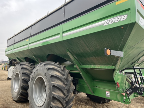 2024 Brent 2098 Grain Cart