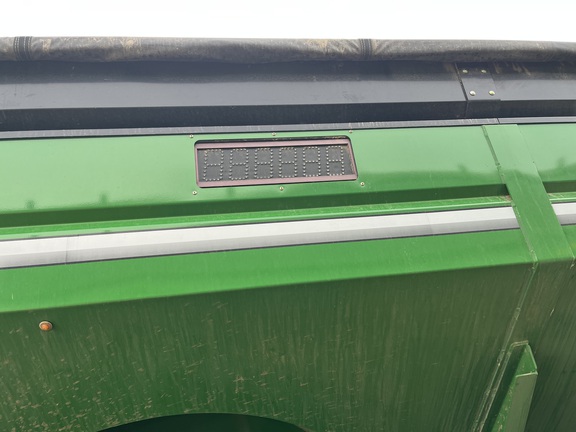 2024 Brent 2098 Grain Cart