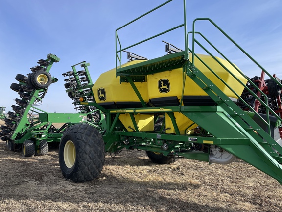 2010 John Deere 1890 Air Seeder