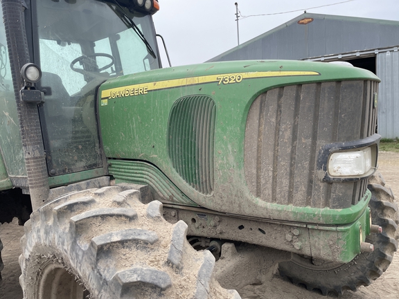 2007 John Deere 7320 Tractor