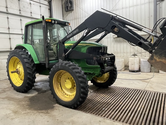 2007 John Deere 7320 Tractor