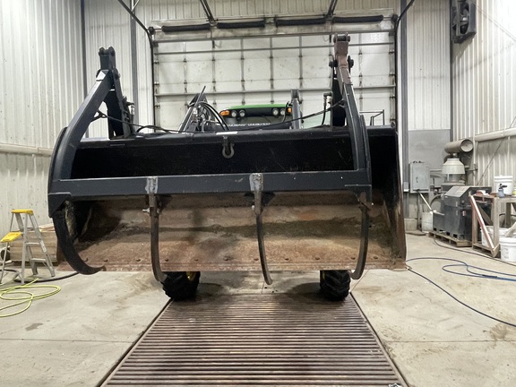 2007 John Deere 7320 Tractor