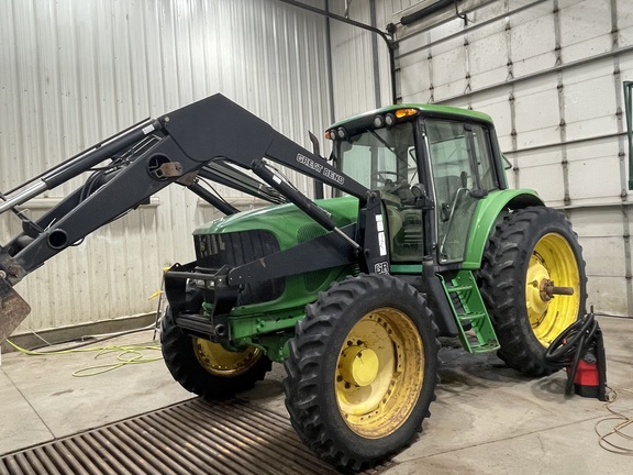 2007 John Deere 7320 Tractor