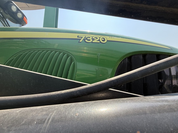 2007 John Deere 7320 Tractor